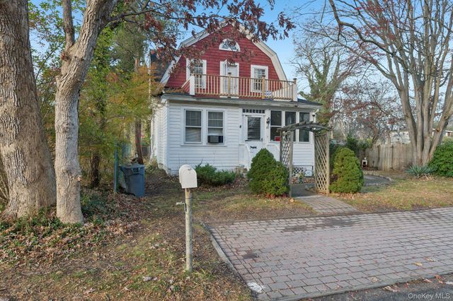 83 Elm Road E, Mastic Beach, NY 11951