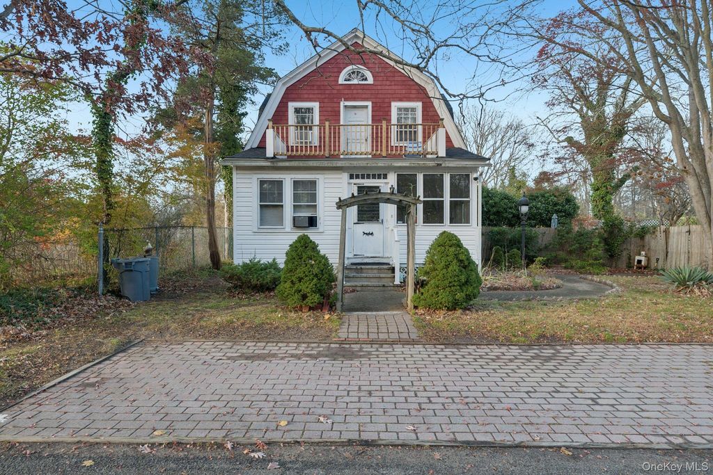 83 Elm Road E, Mastic Beach, NY 11951