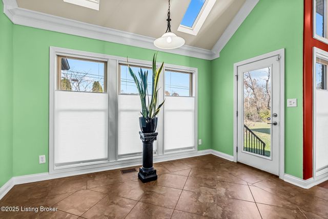 409 Wood Springs Rd, La Grange, KY 40031