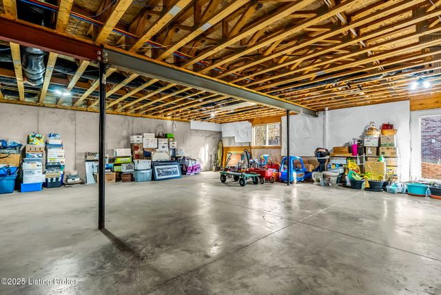 409 Wood Springs Rd, La Grange, KY 40031