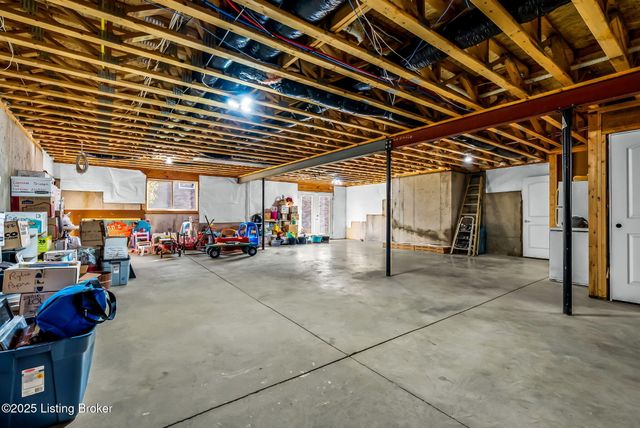 409 Wood Springs Rd, La Grange, KY 40031