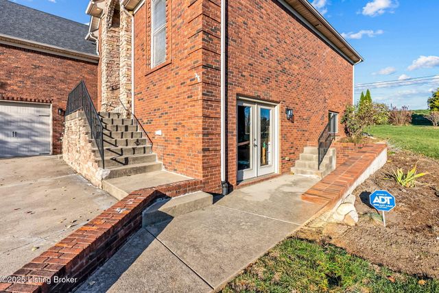 409 Wood Springs Rd, La Grange, KY 40031