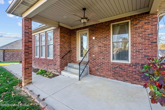 409 Wood Springs Rd, La Grange, KY 40031