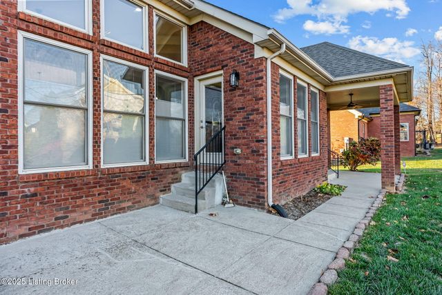 409 Wood Springs Rd, La Grange, KY 40031