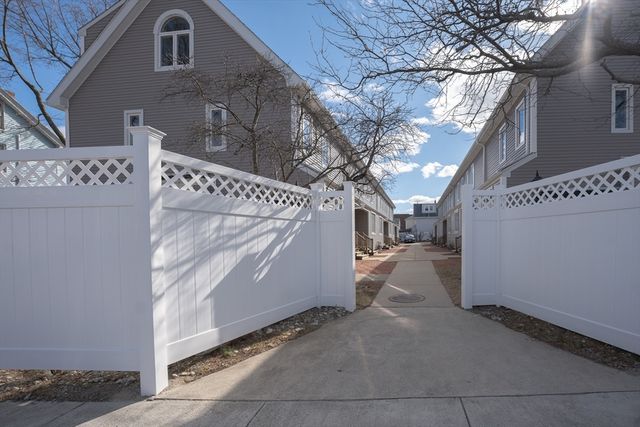 3 Raymond St 3D, Boston, MA 02134