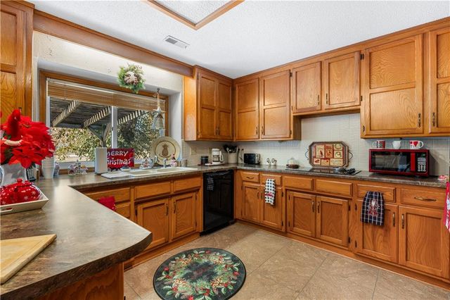 16800 S 1413 Road, Nevada, MO 64772