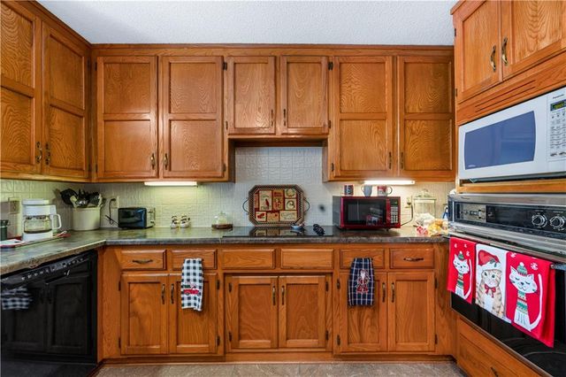 16800 S 1413 Road, Nevada, MO 64772