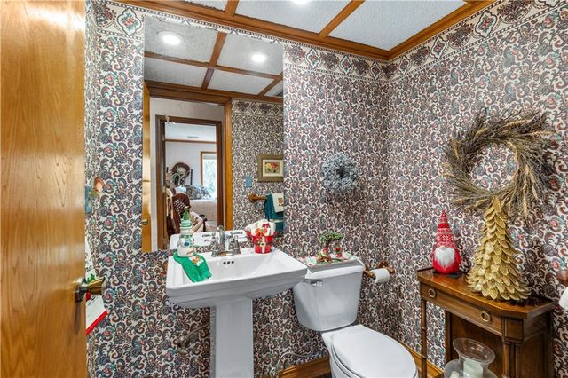 16800 S 1413 Road, Nevada, MO 64772