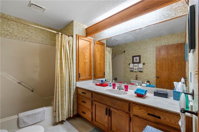 16800 S 1413 Road, Nevada, MO 64772