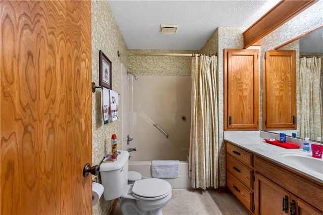 16800 S 1413 Road, Nevada, MO 64772