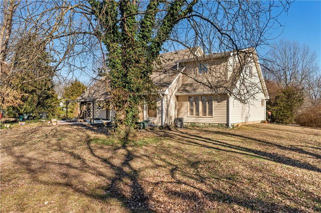 16800 S 1413 Road, Nevada, MO 64772