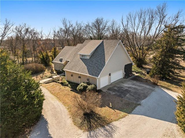 16800 S 1413 Road, Nevada, MO 64772