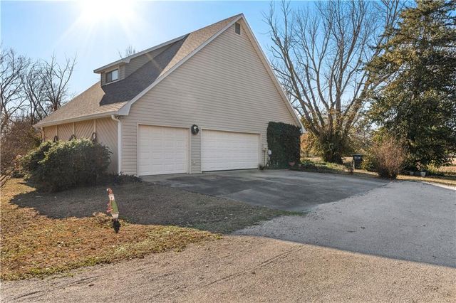 16800 S 1413 Road, Nevada, MO 64772