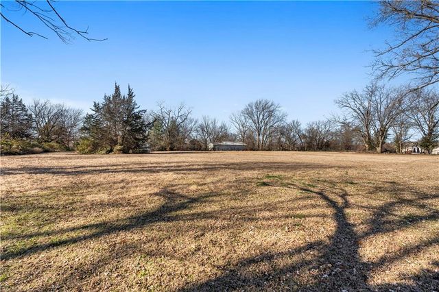 16800 S 1413 Road, Nevada, MO 64772