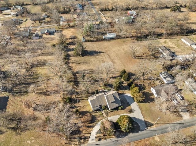 16800 S 1413 Road, Nevada, MO 64772