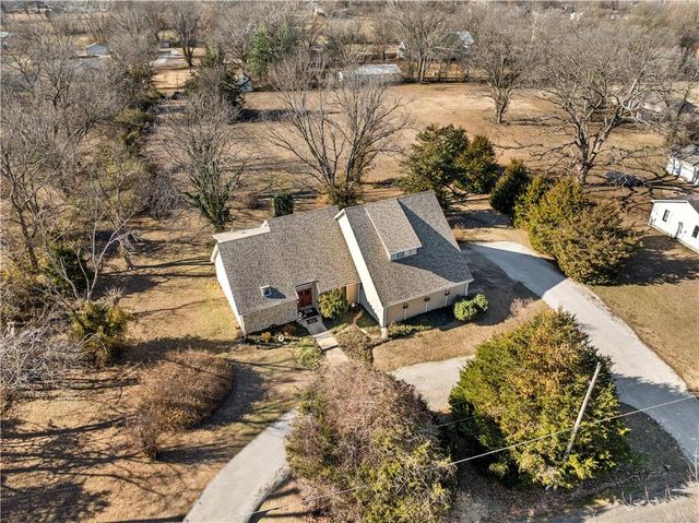 16800 S 1413 Road, Nevada, MO 64772