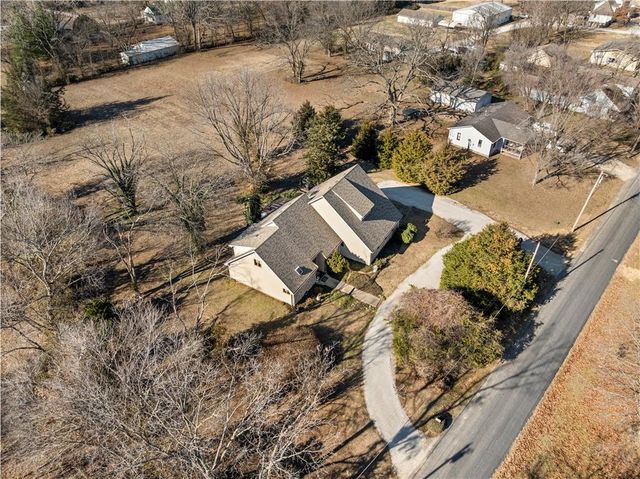 16800 S 1413 Road, Nevada, MO 64772