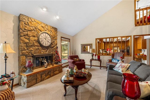 16800 S 1413 Road, Nevada, MO 64772