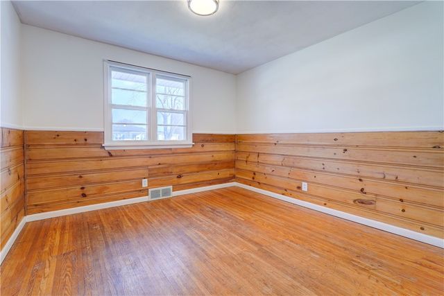 9 East Crest Drive, Gates, NY 14606