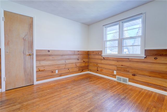 9 East Crest Drive, Gates, NY 14606