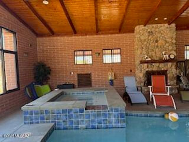 7040 N Montecatina Drive, Tucson, AZ 85704