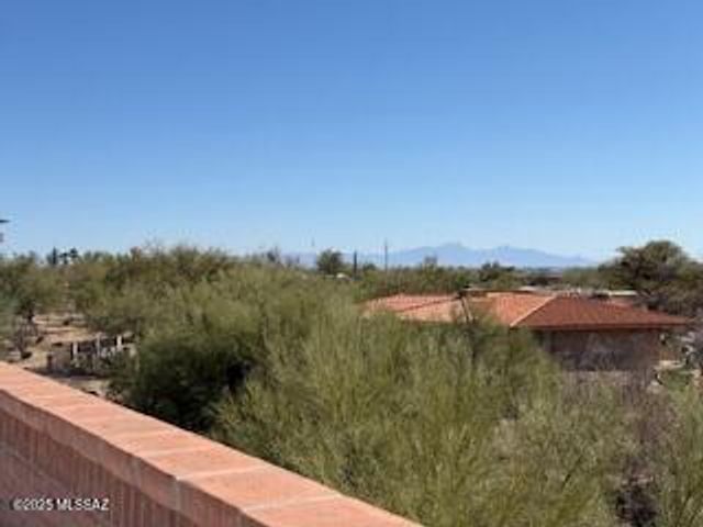 7040 N Montecatina Drive, Tucson, AZ 85704
