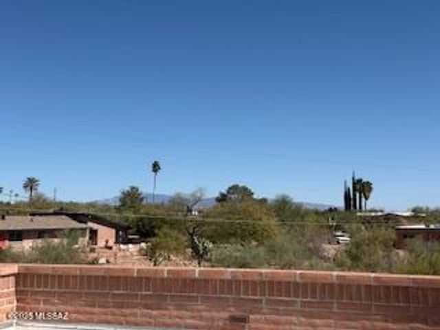 7040 N Montecatina Drive, Tucson, AZ 85704
