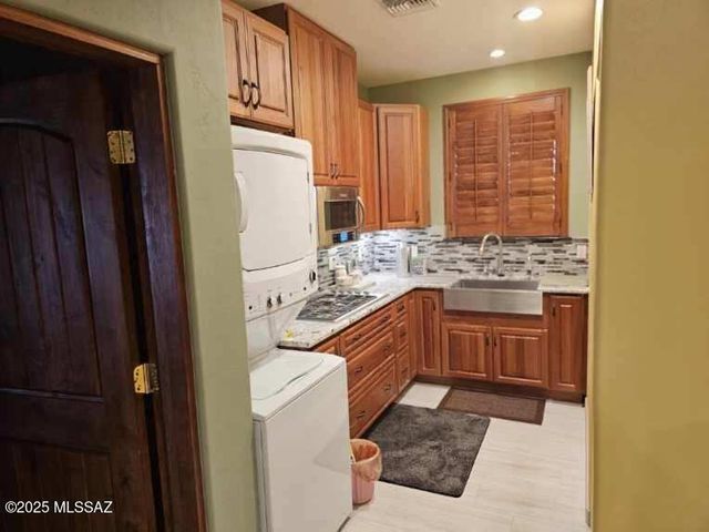 7040 N Montecatina Drive, Tucson, AZ 85704