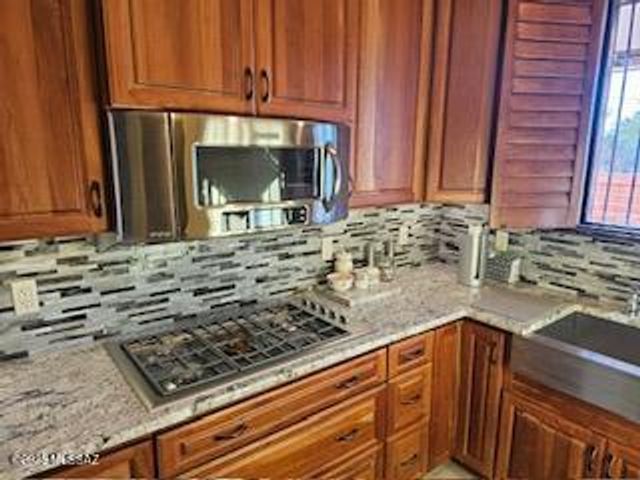 7040 N Montecatina Drive, Tucson, AZ 85704