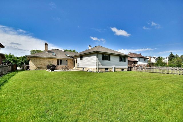 1263 Harleyford Road, Woodridge, IL 60517
