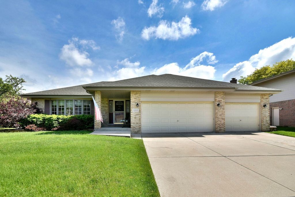 1263 Harleyford Road, Woodridge, IL 60517