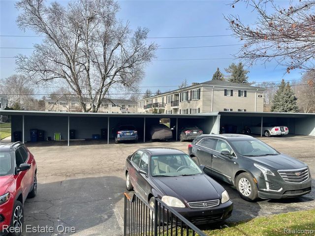 100 W Hickory Grove Road c1, Bloomfield Hills, MI 48304