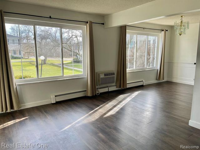100 W Hickory Grove Road c1, Bloomfield Hills, MI 48304
