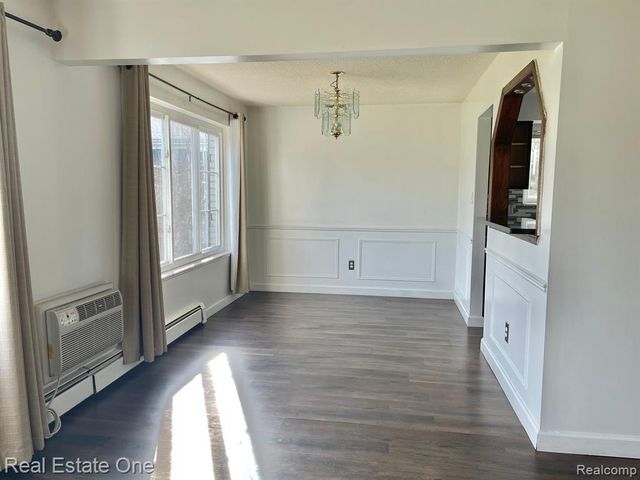 100 W Hickory Grove Road c1, Bloomfield Hills, MI 48304