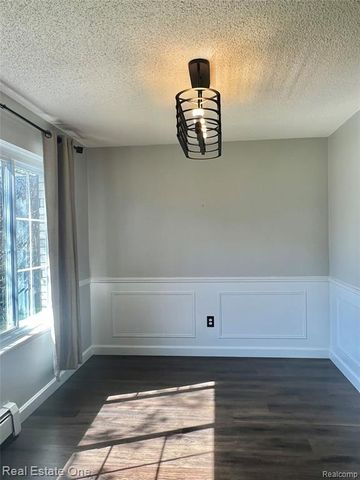 100 W Hickory Grove Road c1, Bloomfield Hills, MI 48304