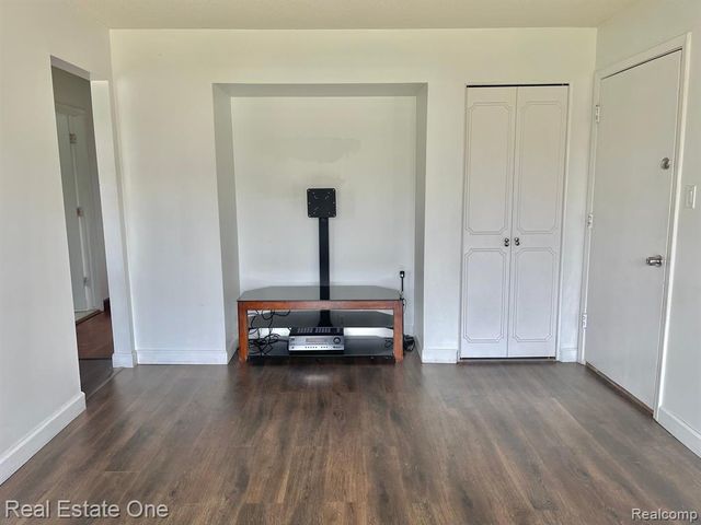 100 W Hickory Grove Road c1, Bloomfield Hills, MI 48304