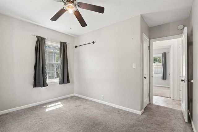 2012 W 7th Street, Waterloo, IA 50702