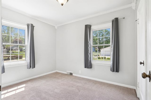 2012 W 7th Street, Waterloo, IA 50702
