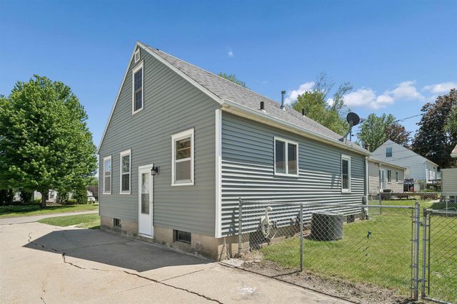2012 W 7th Street, Waterloo, IA 50702