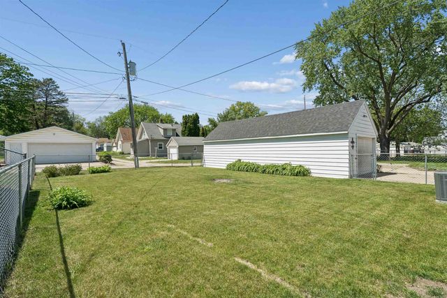 2012 W 7th Street, Waterloo, IA 50702