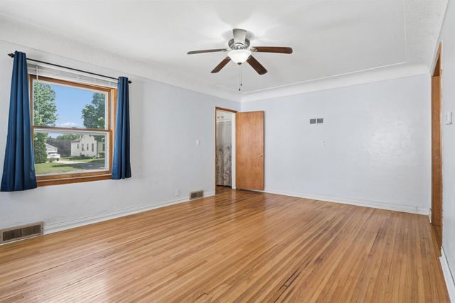 2012 W 7th Street, Waterloo, IA 50702