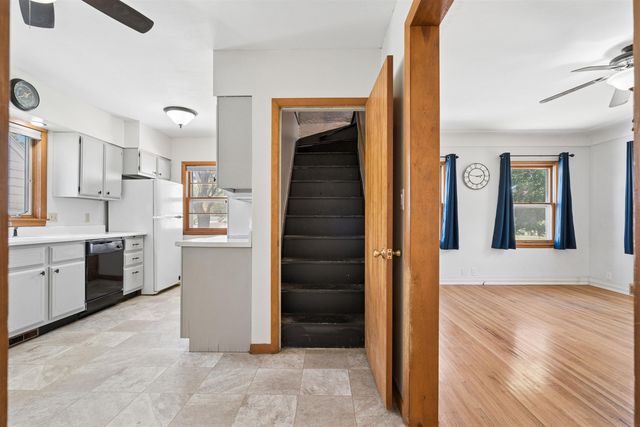 2012 W 7th Street, Waterloo, IA 50702