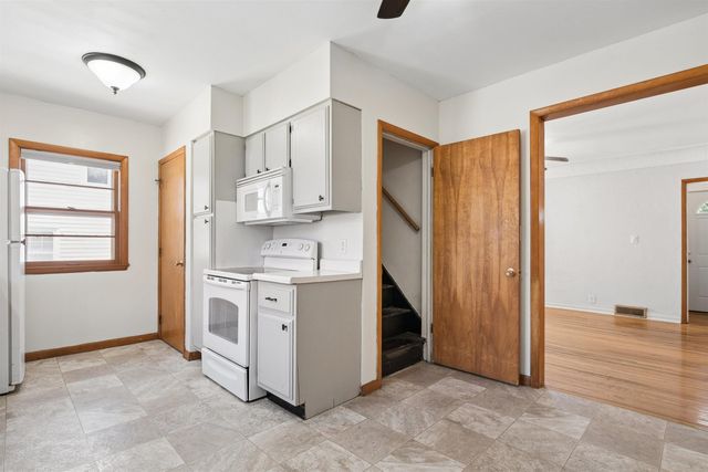 2012 W 7th Street, Waterloo, IA 50702