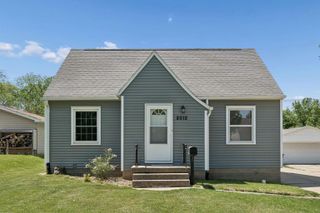2012 W 7th Street, Waterloo, IA 50702