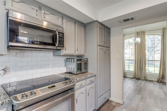 2721 Edinboro, Arlington, TX 76012