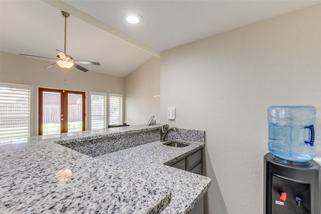 2721 Edinboro, Arlington, TX 76012