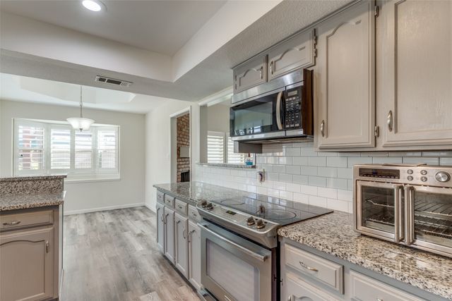 2721 Edinboro, Arlington, TX 76012