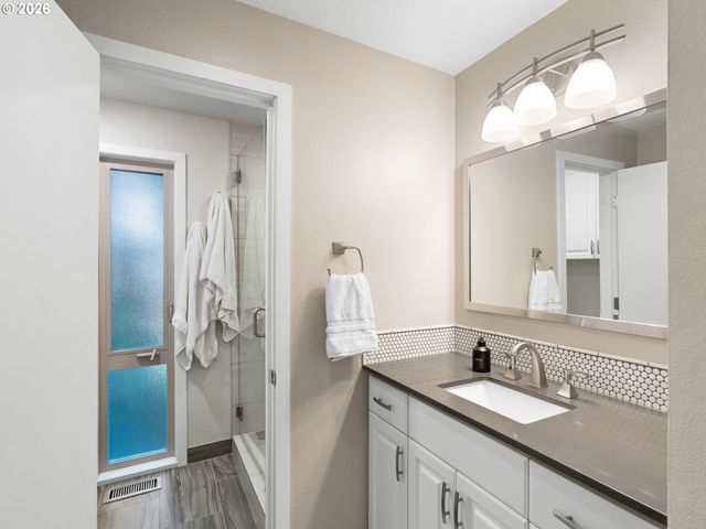 9650 Sw VENTURA Ct, Portland, OR 97223