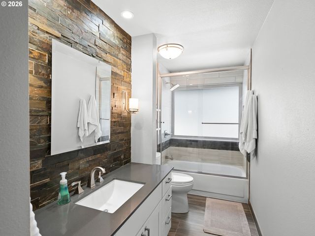 9650 Sw VENTURA Ct, Portland, OR 97223
