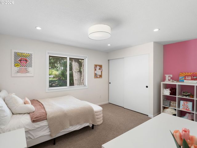 9650 Sw VENTURA Ct, Portland, OR 97223